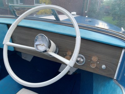 Attwood steering wheel common on many US boats of this period.